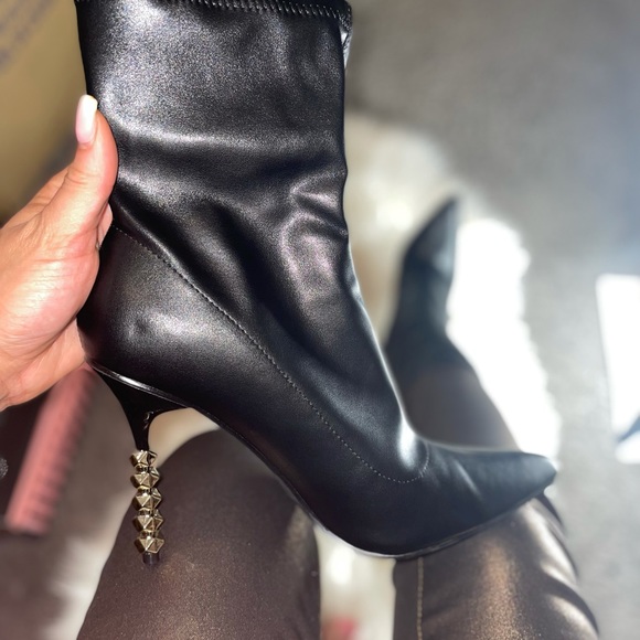 Faux leather ankle bootie - Picture 3 of 4